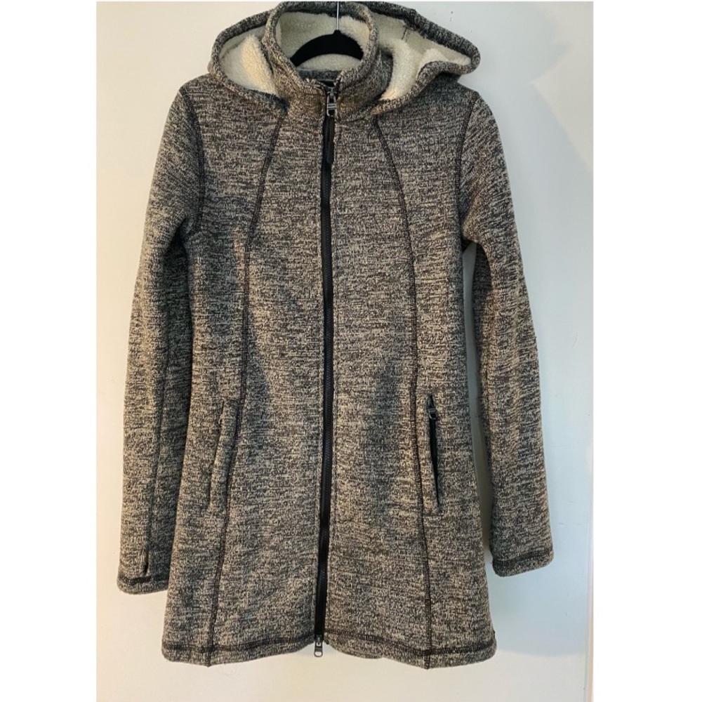 Long Bench Jacket, lined in sherpa
With thumb holes 
Medium, worn a few times